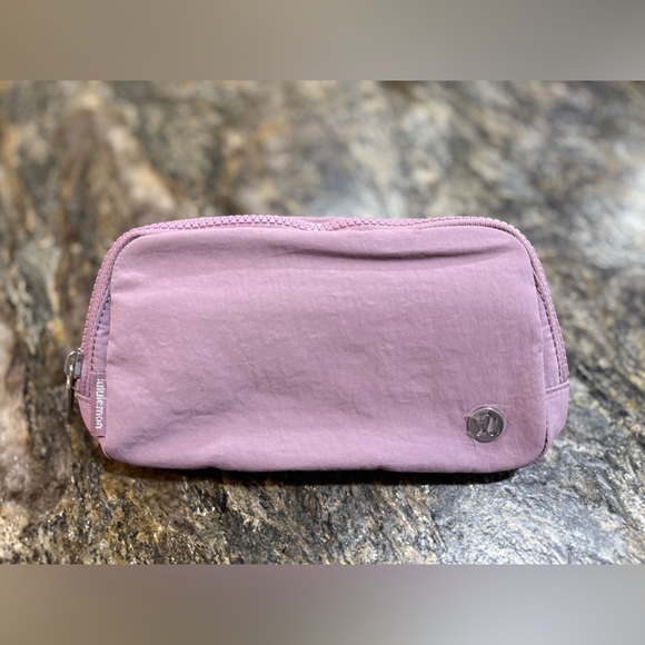 NWT Lululemon Everywhere Belt Bag 1L - Picture 3 of 11